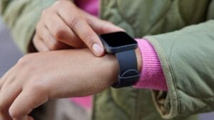 क्या Smartwatch से भर गया लोगों का मन? ग्लोबल शिपमेंट में पहली बार दिखी गिरावट, यह रहा कारण